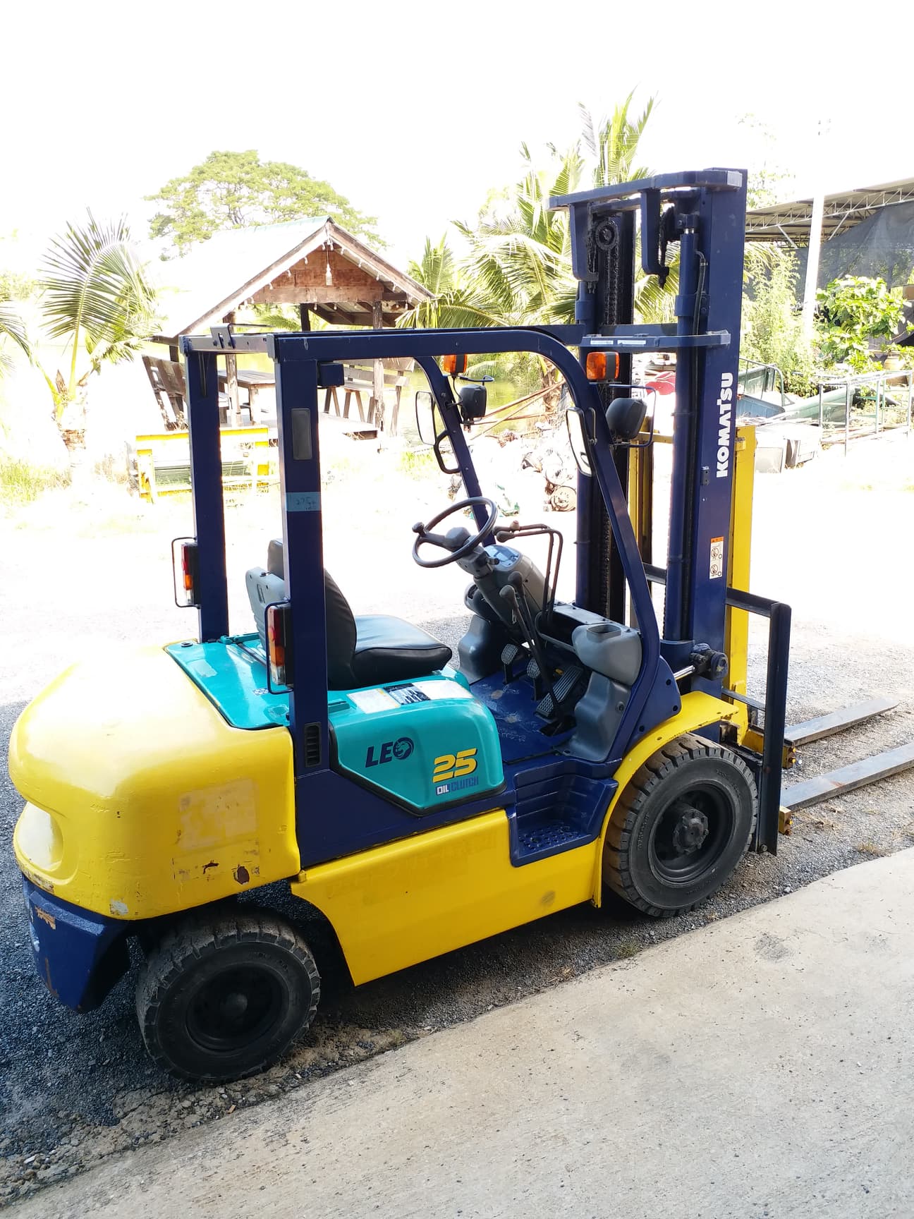 ขาย Komatsu FG25 ขนาด 2.5 ตัน เสา 4 เมตร