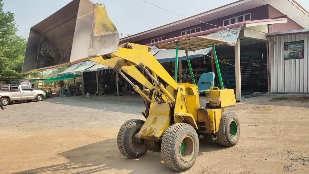 รถตักโคมัตสุWA30