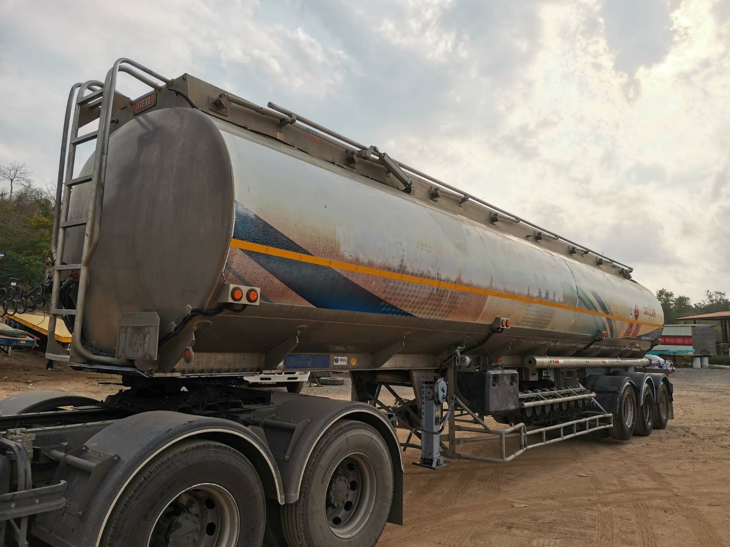 ขาย หางแท็งน้ำมัน อลูมิเนียม ความจุ 40,000ลิตร 8ช่อง ปี 54