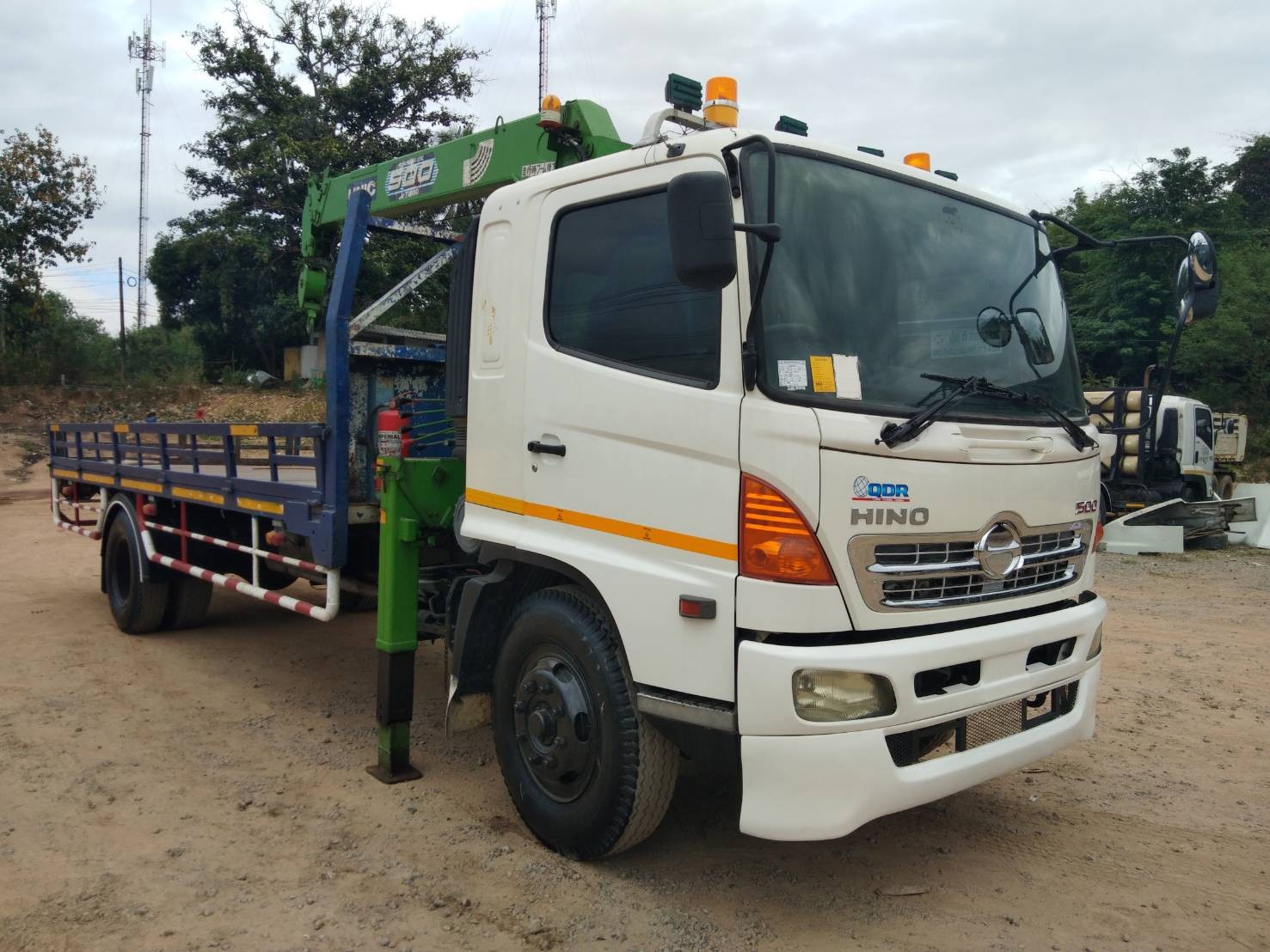 รถหกล้อ HINO 220 ปี 47 กระบะติดเครน 5ตัน 4ปอก