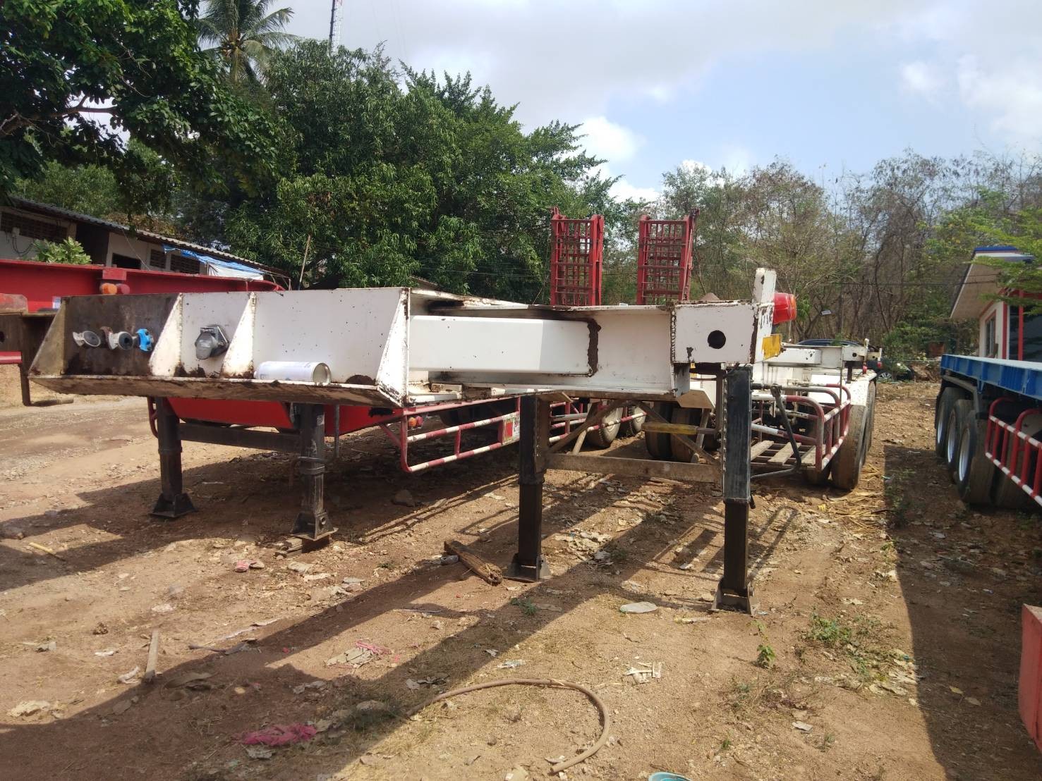 ขายหางก้าง สามเพลา TBBP (พนัส) ปี 57 ยาว 12.50 เมตร ขายหางก้าง สามเพลา TBBP (พนัส) ปี 57 ยาว 12.50 เมตร