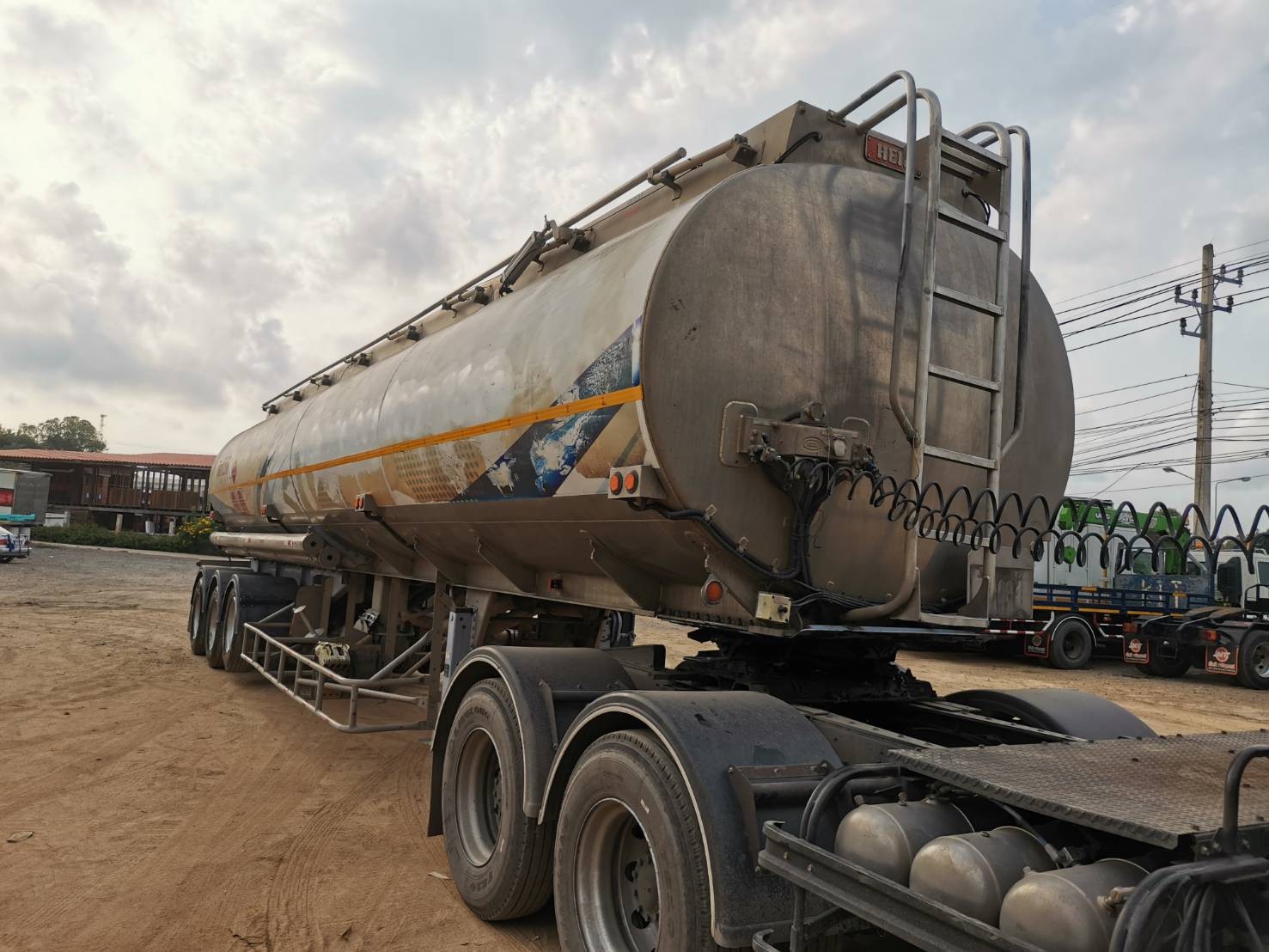 ขาย หางแท็งน้ำมัน อลูมิเนียม ความจุ 40,000ลิตร 8ช่อง ปี 54