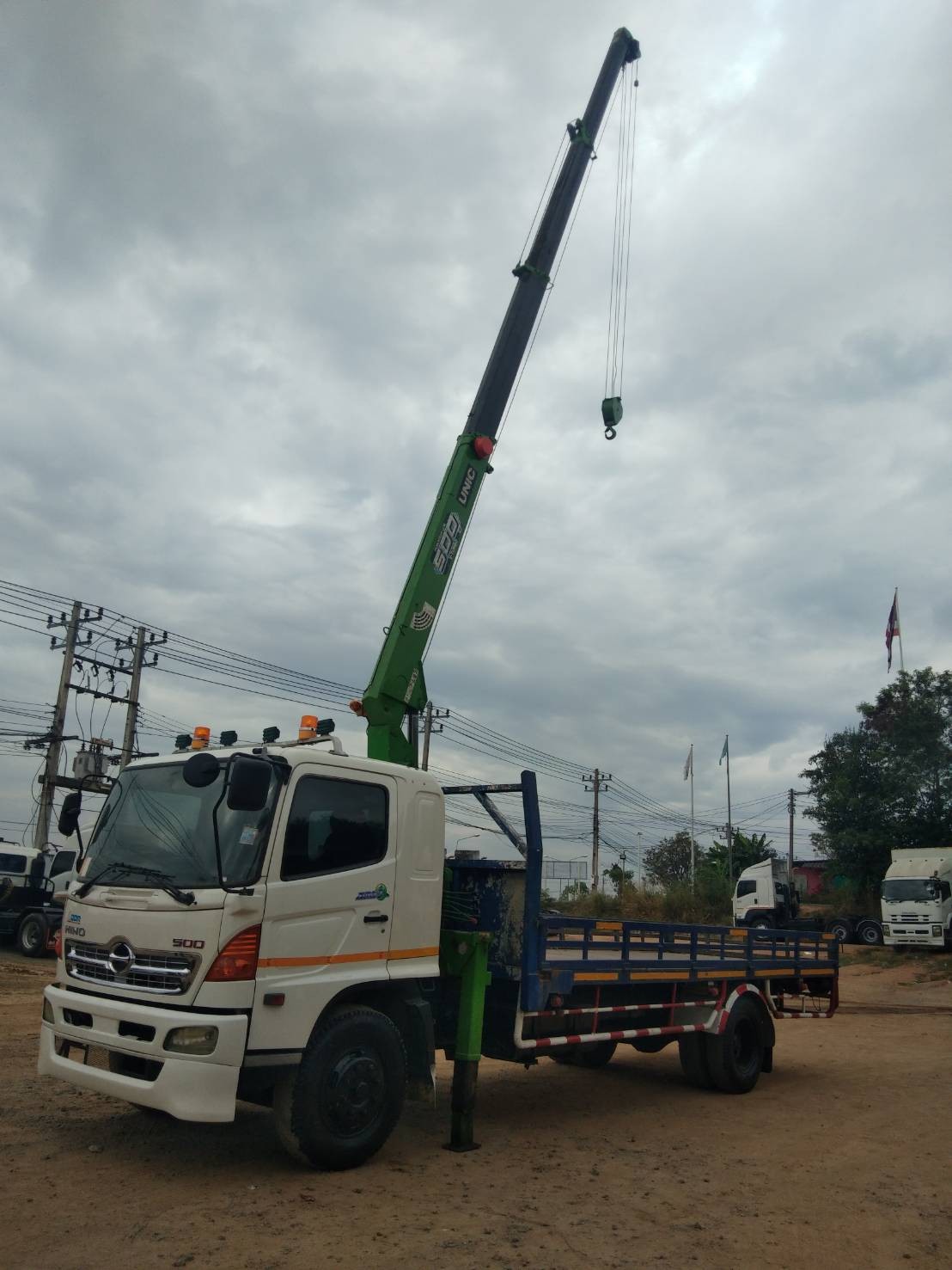รถหกล้อ HINO 220 ปี 47 กระบะติดเครน 5ตัน 4ปอก