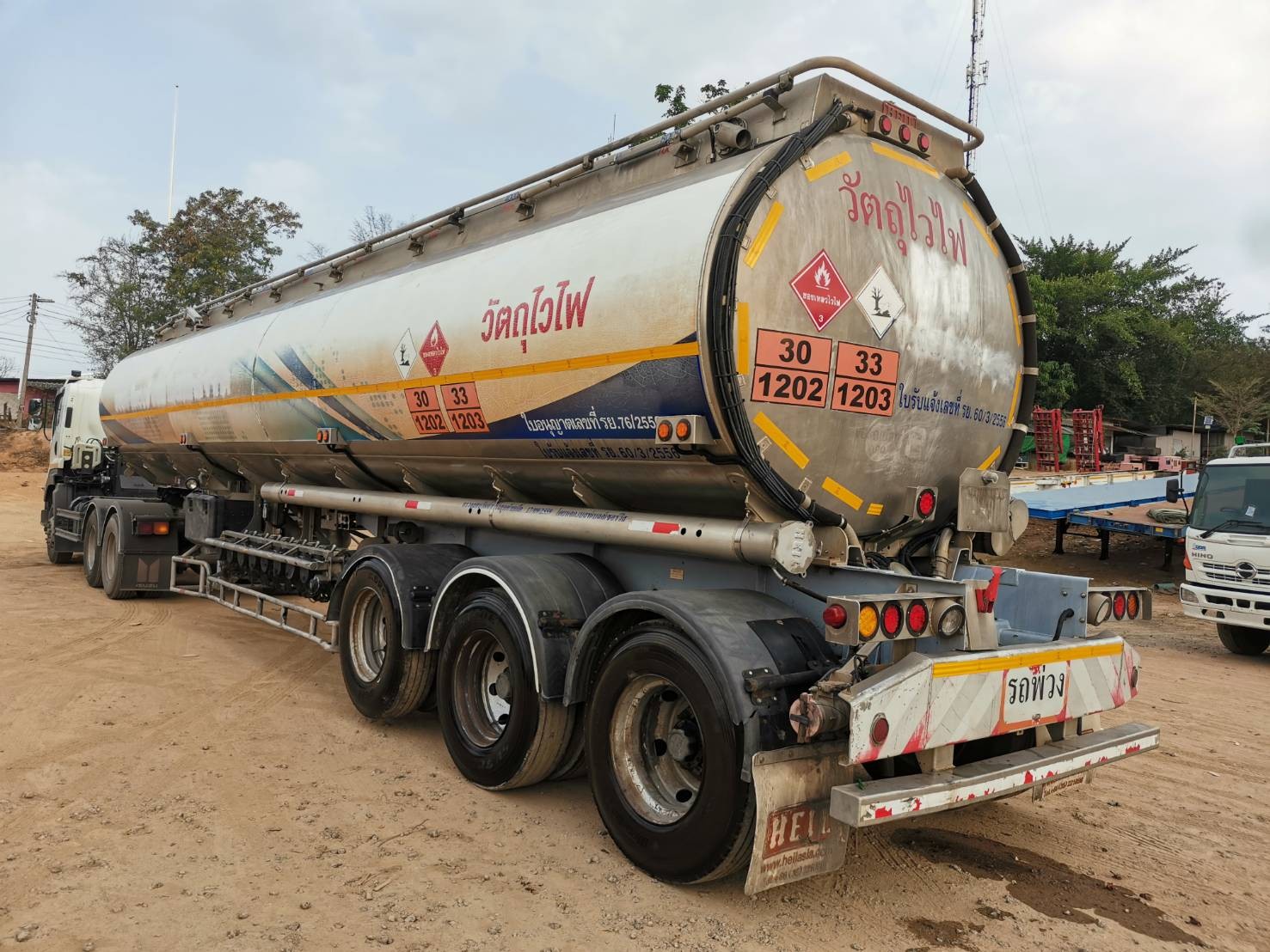 ขาย หางแท็งน้ำมัน อลูมิเนียม ความจุ 40,000ลิตร 8ช่อง ปี 54