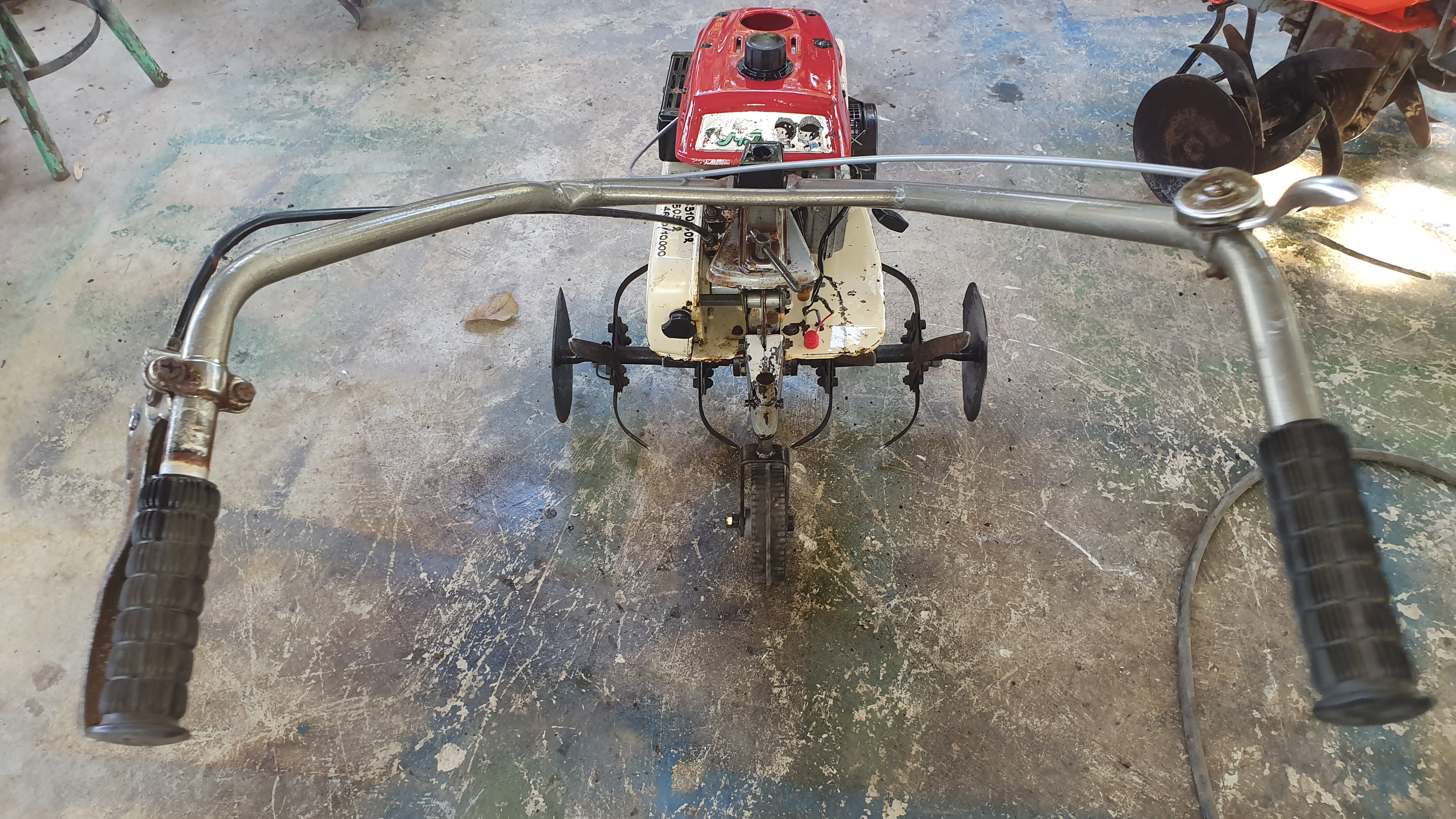 รถพรวนดิน