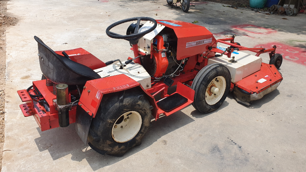 ขับ 2 รถตัดหญ้า