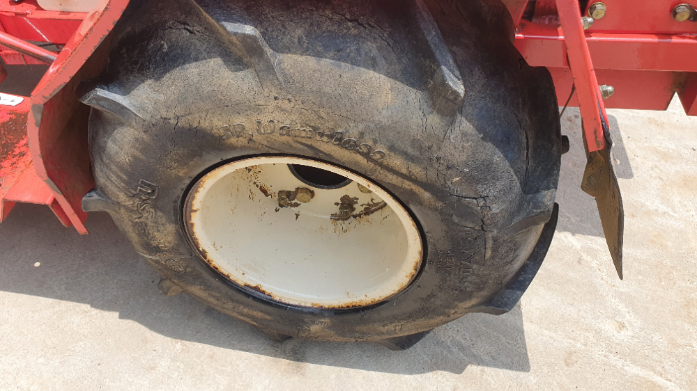 ขับ 2 รถตัดหญ้า