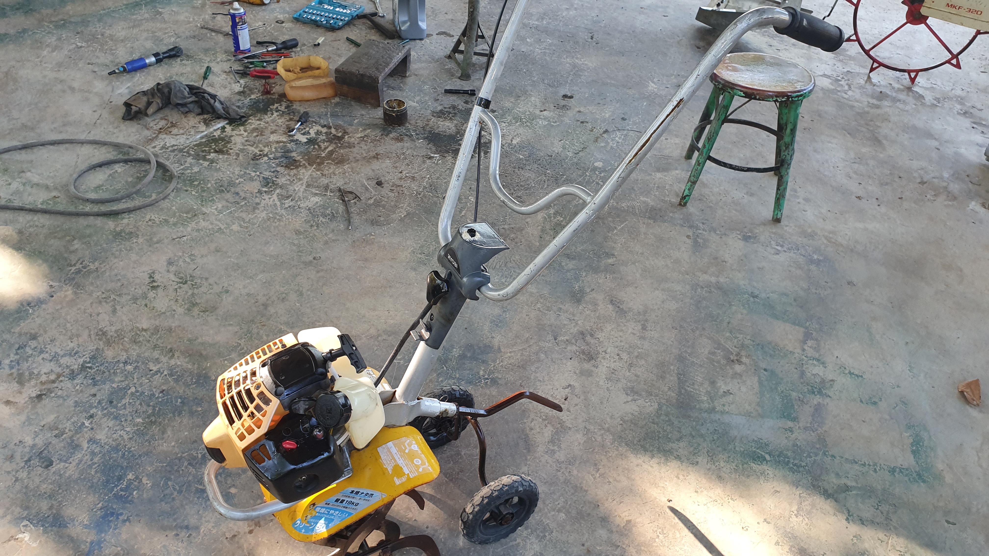 รถพรวนดิน