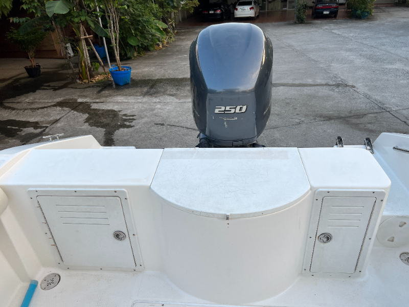 Cobia 25 ฟุต w Yamaha 250 4 stroke 800 hr พร้อมหลังคาและเทเลอร์