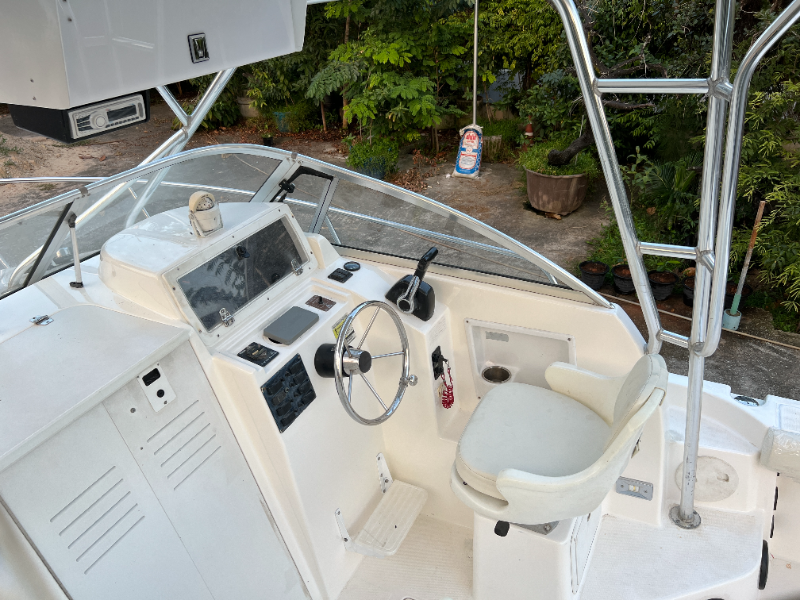 Cobia 25 ฟุต w Yamaha 250 4 stroke 800 hr พร้อมหลังคาและเทเลอร์