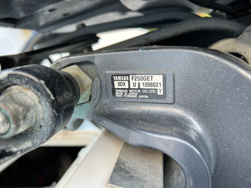 Cobia 25 ฟุต w Yamaha 250 4 stroke 800 hr พร้อมหลังคาและเทเลอร์