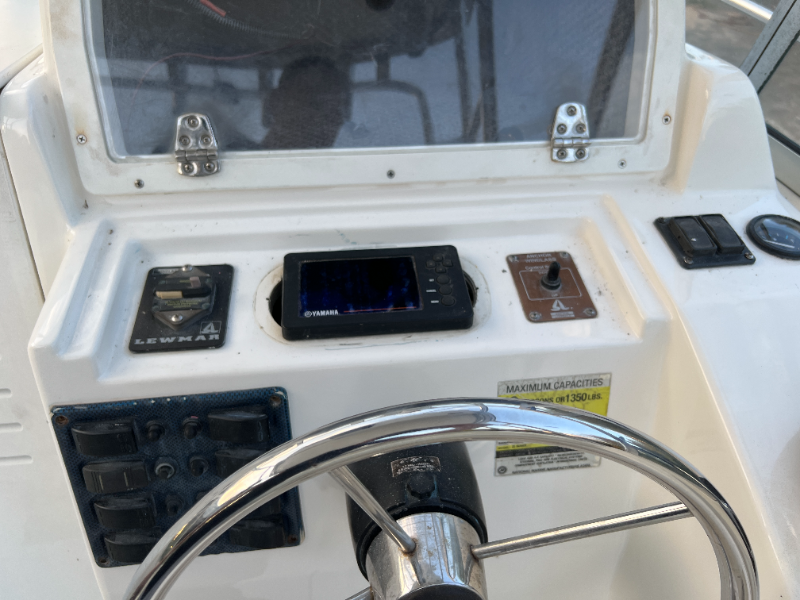 Cobia 25 ฟุต w Yamaha 250 4 stroke 800 hr พร้อมหลังคาและเทเลอร์