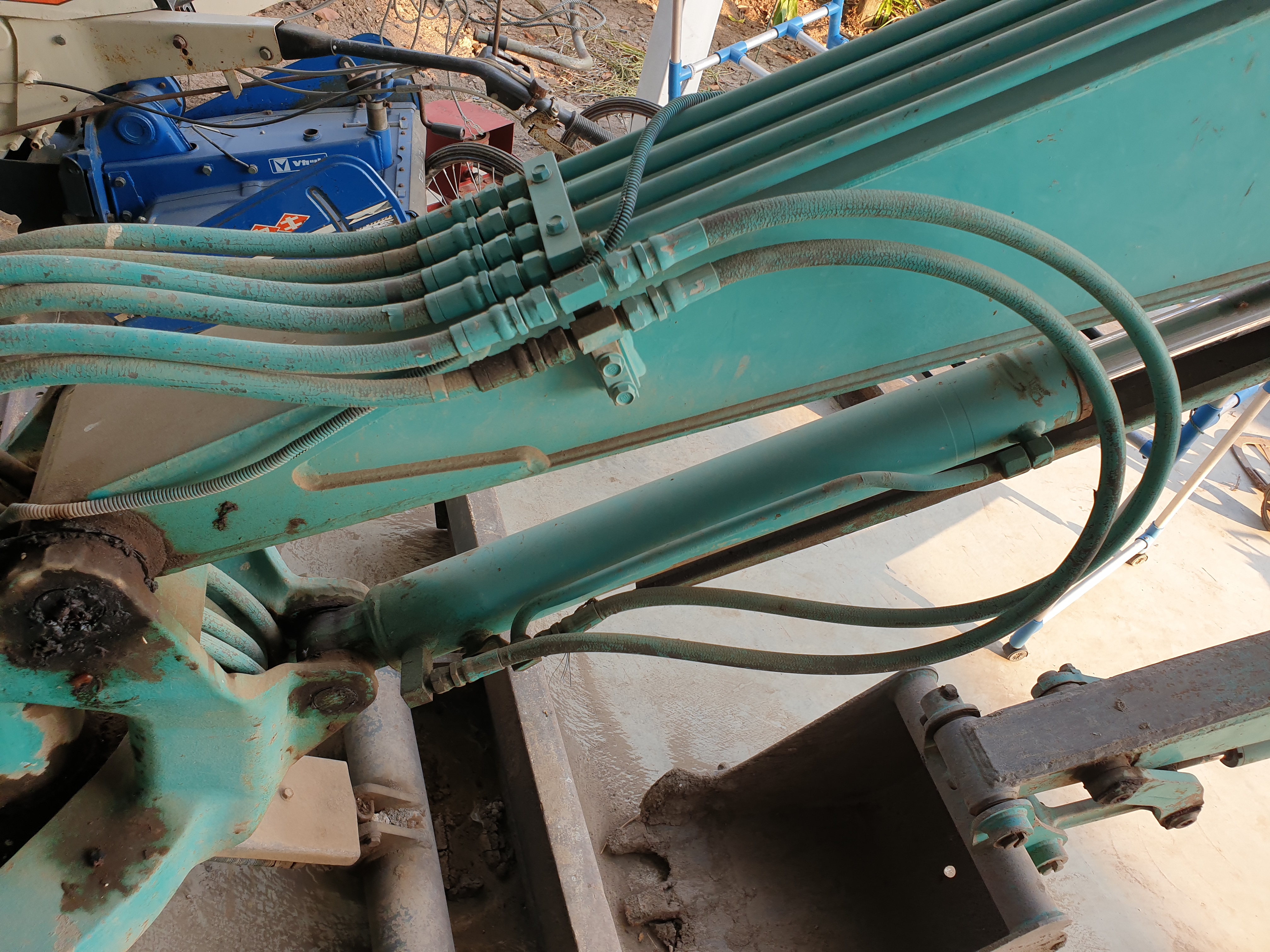 ขายรถแบ๊คโฮล komatsu PC27R-8  240,000 บาท