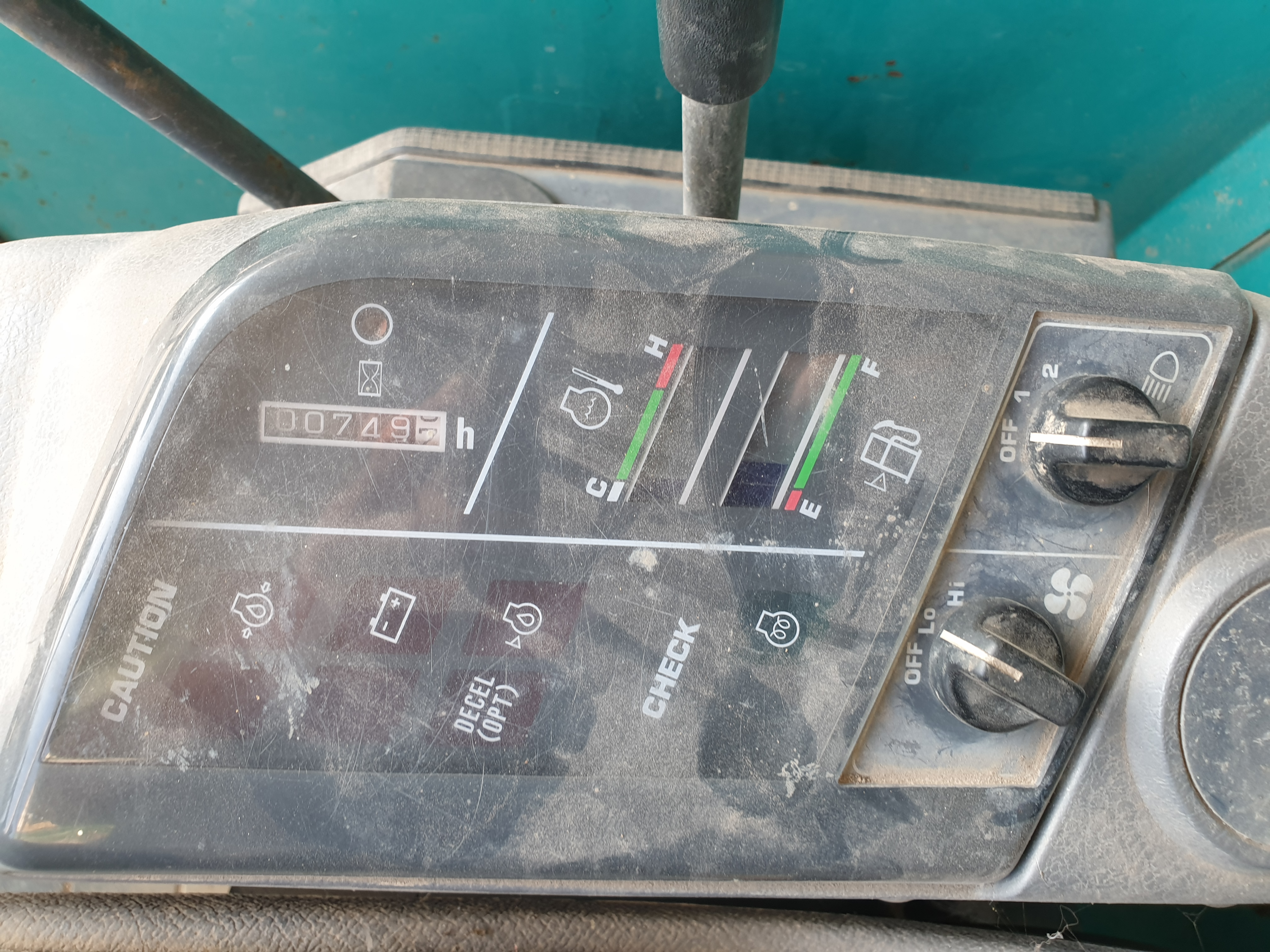 ขายรถแบ๊คโฮล komatsu PC27R-8  240,000 บาท