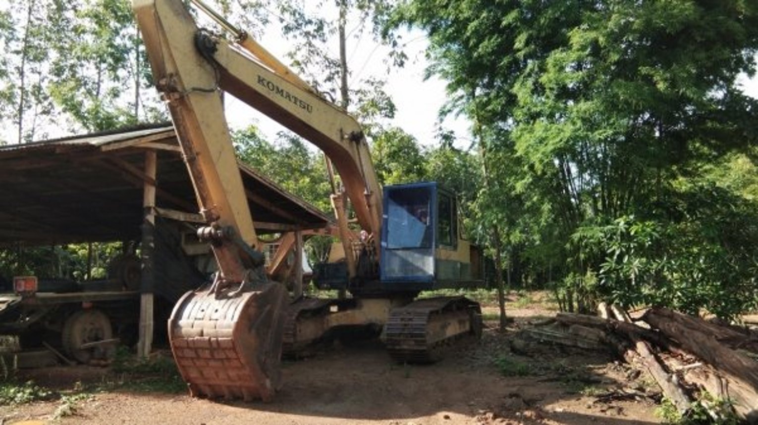 ขายด่วน แบ็คโฮ PC200-3