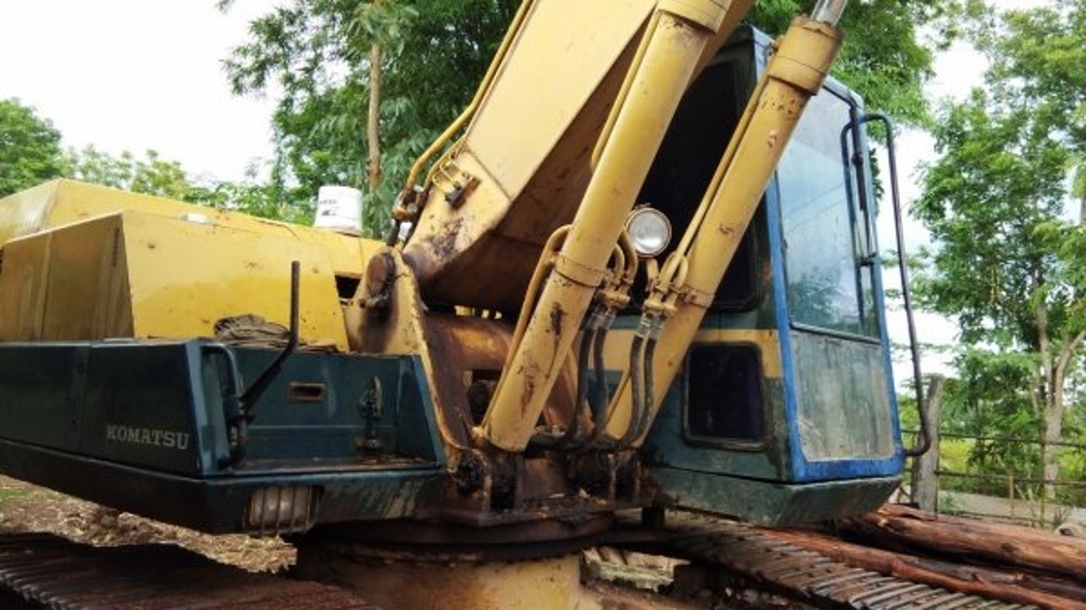 ขายด่วน แบ็คโฮ PC200-3