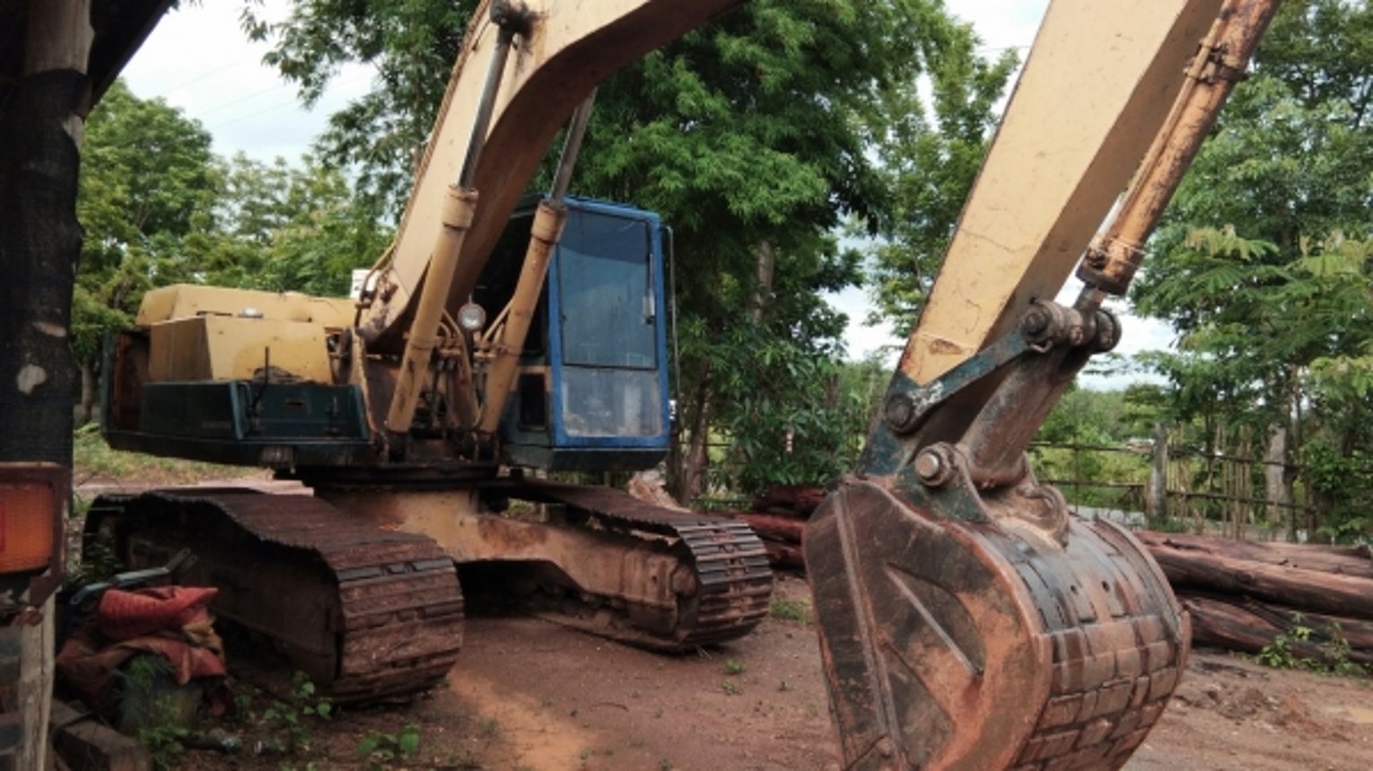 ขายด่วน แบ็คโฮ PC200-3