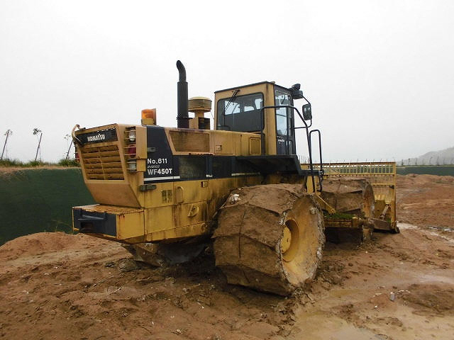 รถดันล้อเหล็ก KOMATSU รุ่น WF450T-1 ดันดิน รถดันกากอ้อย ดันขยะ 
