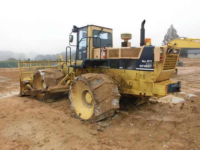 รถดันล้อเหล็ก KOMATSU รุ่น WF450T-1 ดันดิน รถดันกากอ้อย ดันขยะ 