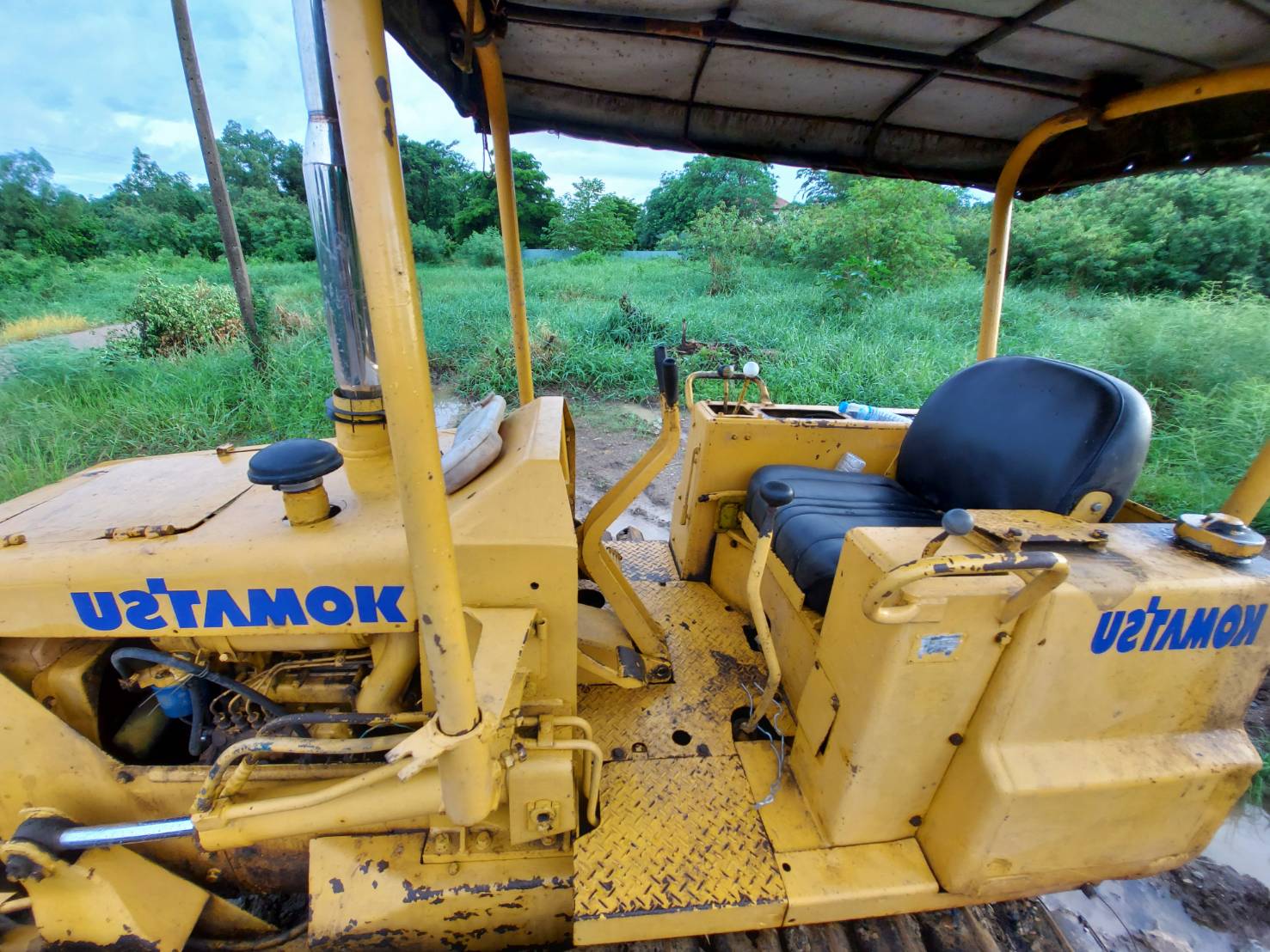 vายครับ KOMATSU D20-5