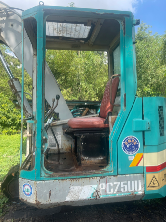 KOMATSU PC75UU เครื่อง ปั้มดี เอวแน่น รถมีรายหัวเจาะ