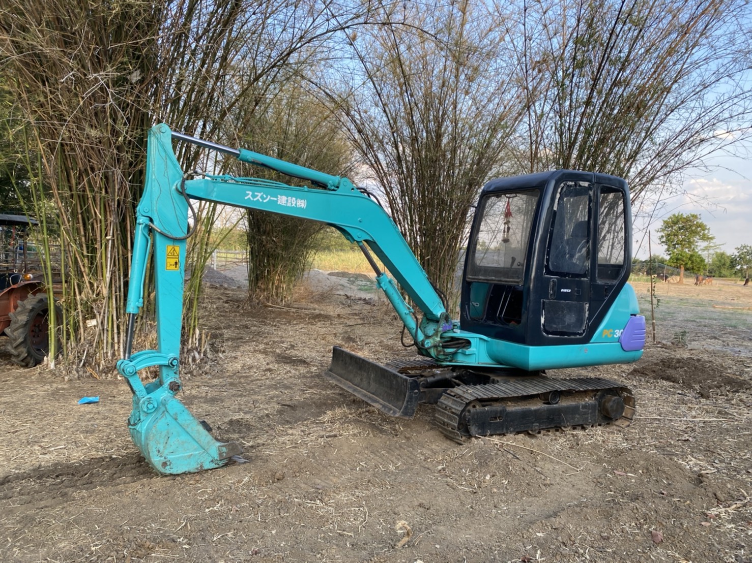 KOMATSU PC30-7