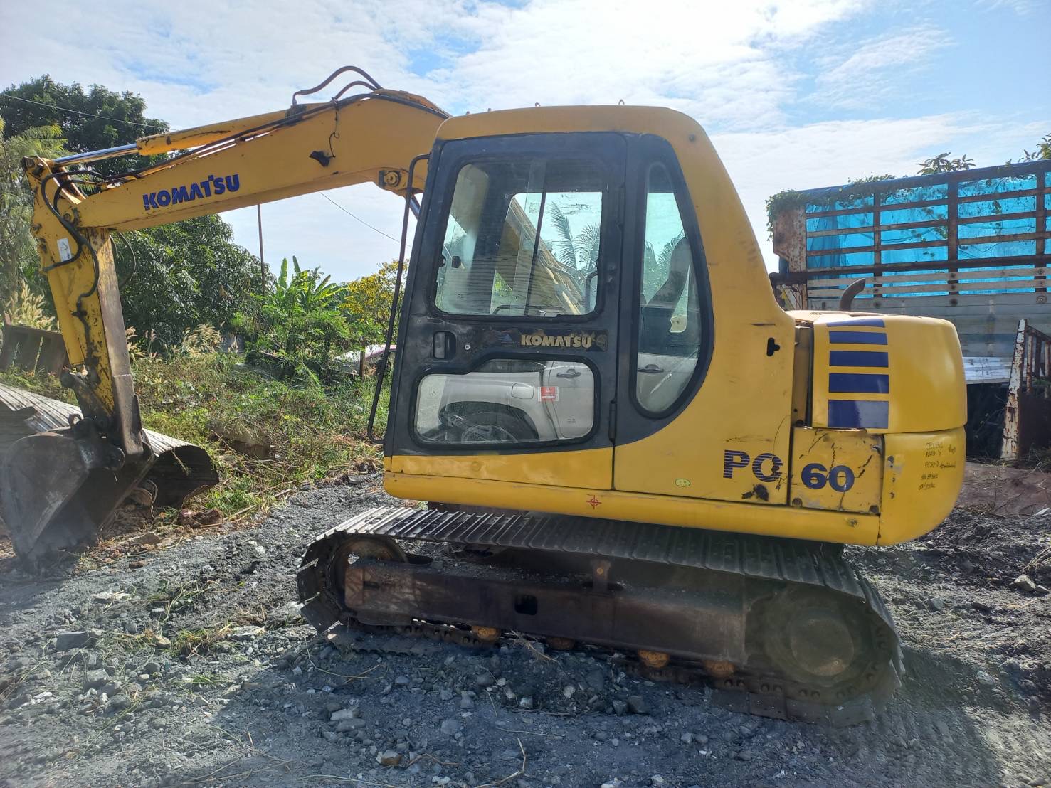 - KOMATSU PC60-7