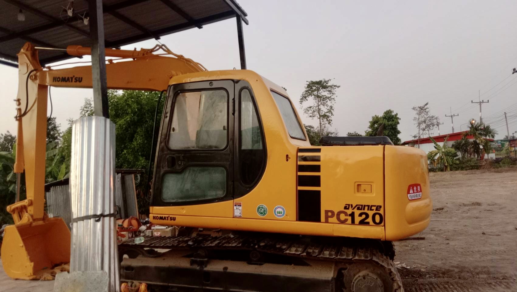 - KOMATSU PC120-6