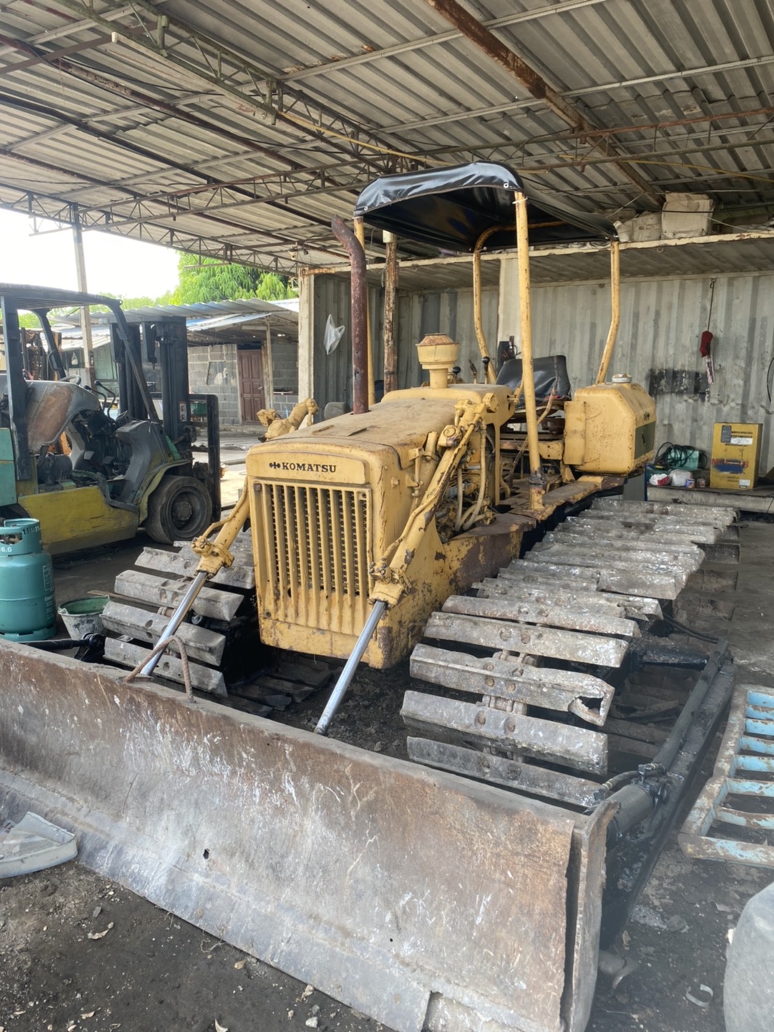KOMATSU D2P-3 ตีนเป็ด