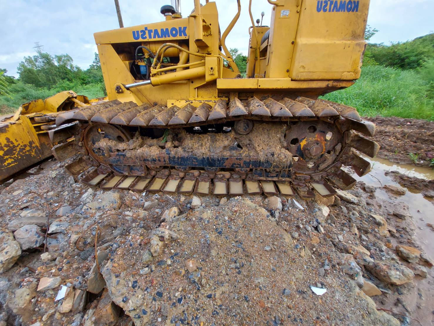 vายครับ KOMATSU D20-5