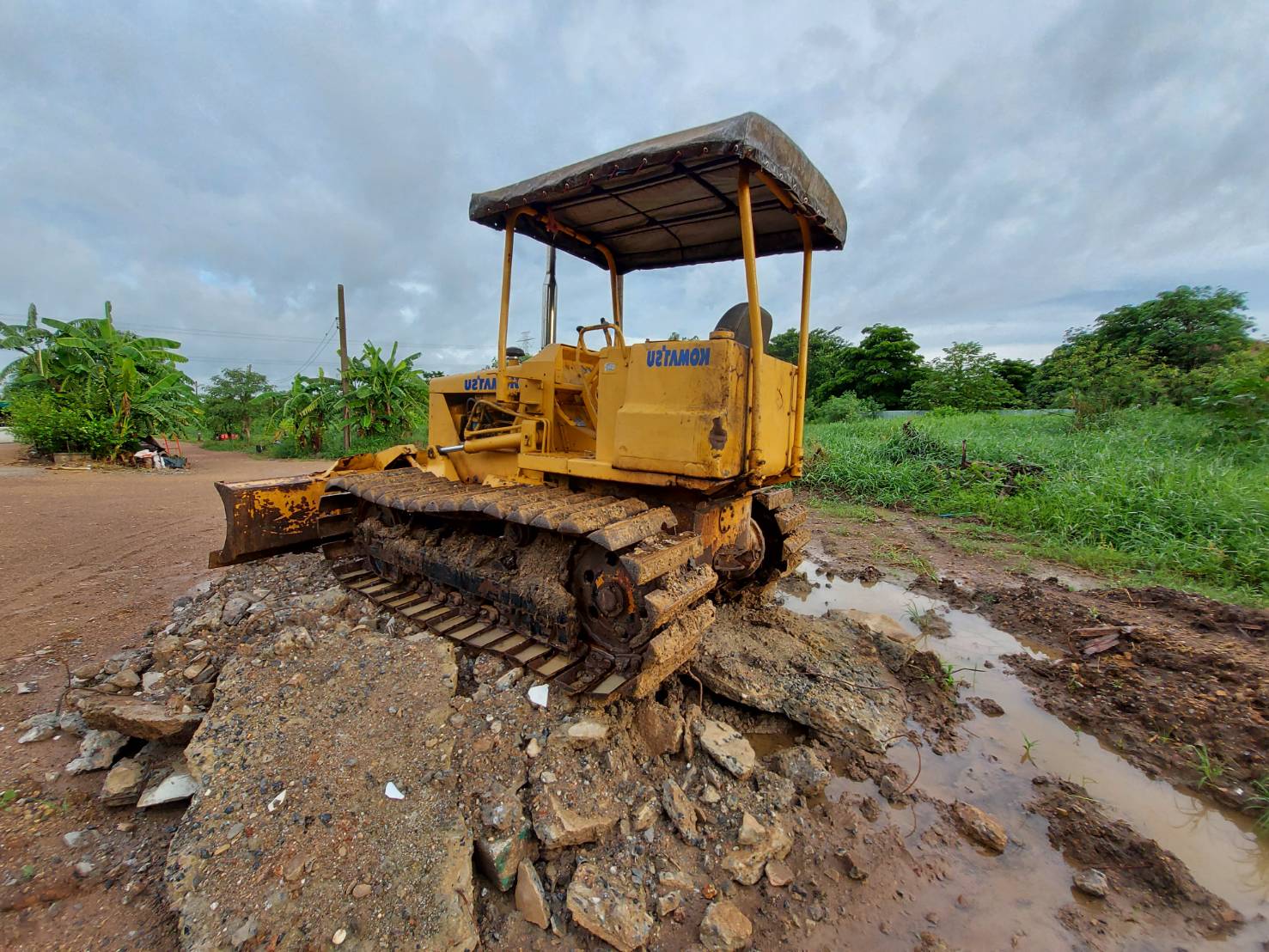 vายครับ KOMATSU D20-5