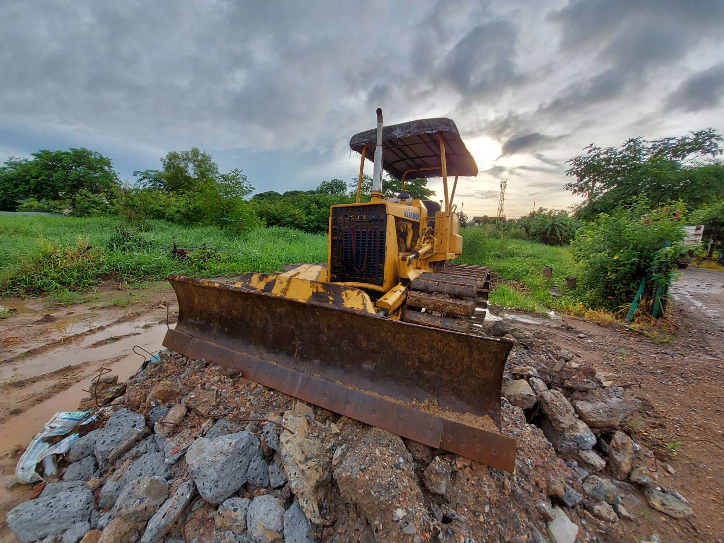 vายครับ KOMATSU D20-5