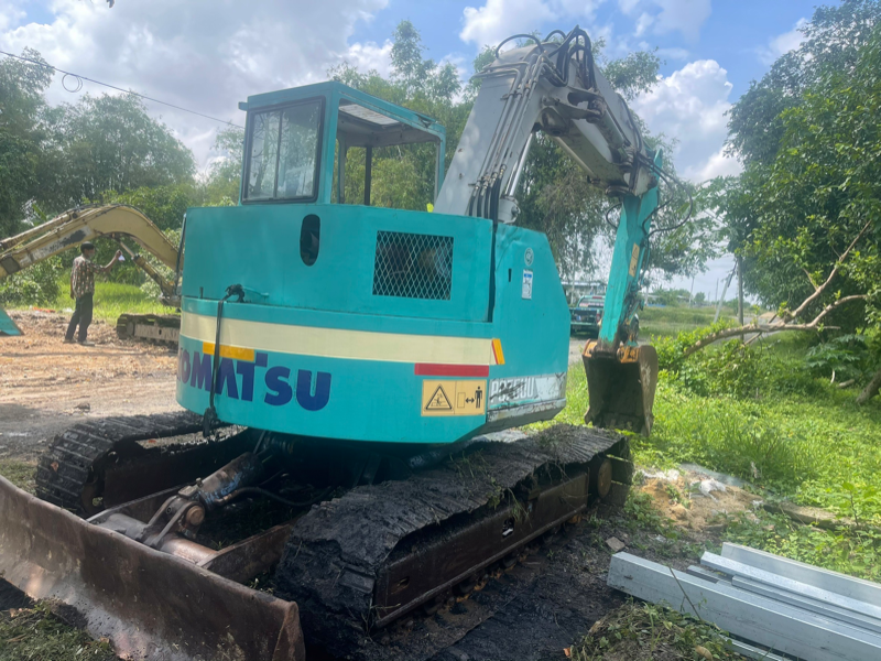 KOMATSU PC75UU เครื่อง ปั้มดี เอวแน่น รถมีรายหัวเจาะ