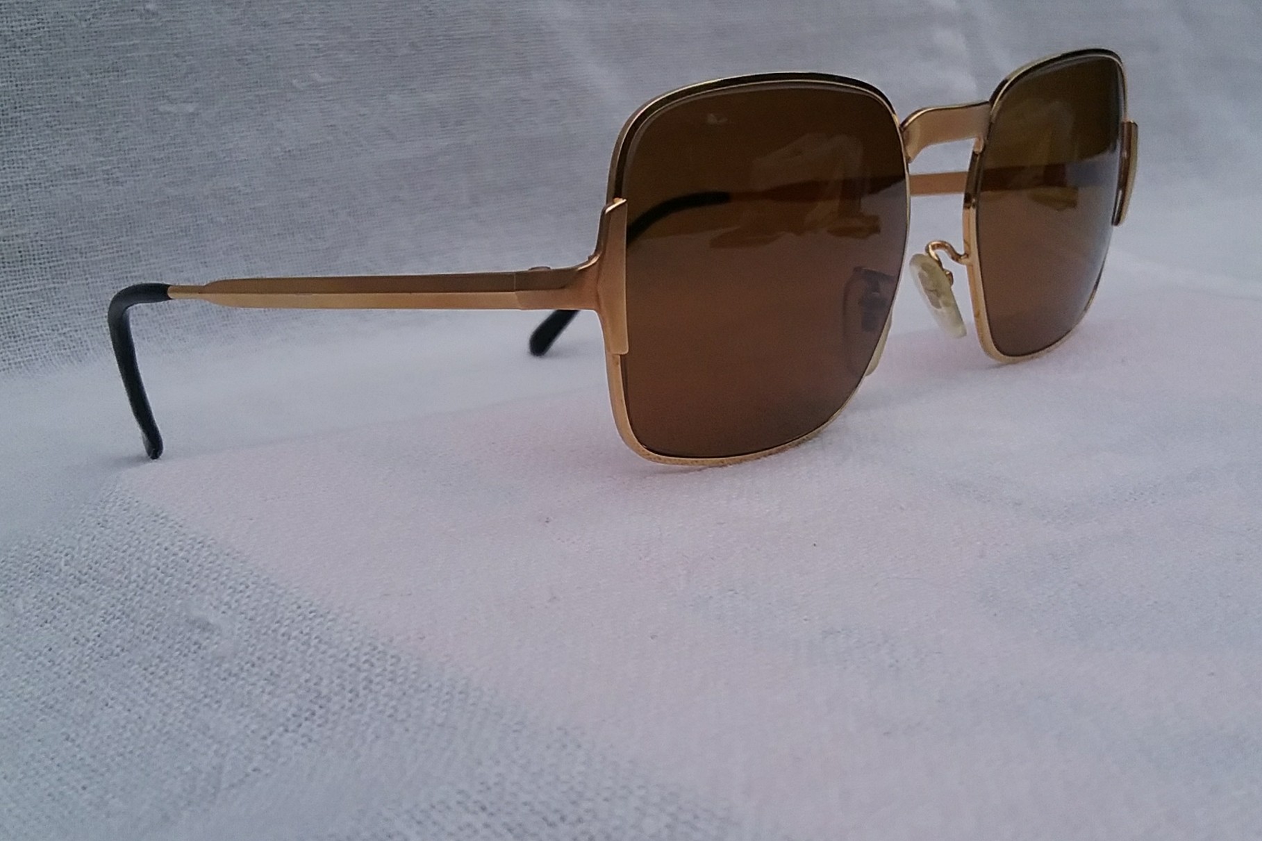 แว่นตาออสเตรียแฮนด์เมด ช่างฝีมือดีที่สุดของโลก เวียนนาไลน์ ราคาพิเศษ กรอบทอง KGP สีน้ำผึ้ง-Honey Gold Frame หายาก เก่าเก็บทศวรรษ 1970 เลนส์กระจกคริสตัล สีน้ำตาลคาราเมล ขนาดมาตรฐาน 143mm Vintage VIENNALINE Handmade in the 1970s in Vienna, Austria