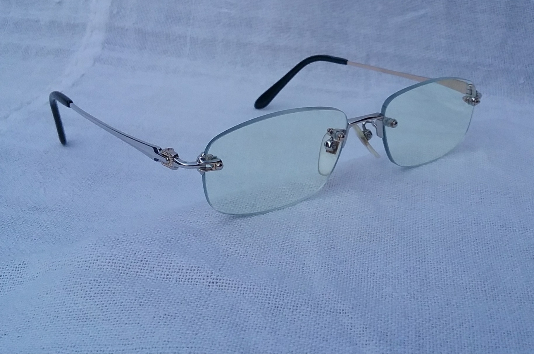 แว่นสายตา 2 กษัตริย์ ทองคำ-ทองขาวโกลด์ฟิลด์ 12K สัดส่วนทองคำบริสุทธิ์ 50เปอร์เซนต์ คอมเตซ ผลงานช่างหัตถศิลป์ซาบาเอะ ราชธานีแว่นตาของญี่ปุ่น เก่าเก็บทศวรรษ1980 เลนส์บลู โพรเทค มัลติโค้ท ค่าสายตาบวก 200 ป้องกันแสงสีฟ้าที่เป็นอันตรายจากคอมพิวเตอร์ได้อย่างสมบูรณ์แบบ Vintage COMTESSE handcrafted in Japan