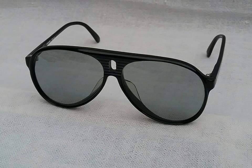 แว่นตา 'บอสช์ แอนด์ ลอมบ์' ผู้ให้กำเนิด 'เรย์ - แบน แสนสะท้าน' อเมริกันวินเทจทศวรรษ 1980's โมเดลอะซีเทตในดวงใจของ เอลวิส เพรสลีย์, บรูซ ลี, โรเบิร์ต เดอ นีโร, จอห์นนี เดปป์ เลนส์กระจกคริสตัล 'สีเทาท้องฟ้า' Vintage BAUSCH & LOMB handmade in the 1980's in Rochester, USA แว่นตา 'บอสช์ แอนด์ ลอมบ์' ผู้ให้กำเนิด 'เรย์ - แบน แสนสะท้าน' อเมริกันวินเทจทศวรรษ 1980's โมเดลอะซีเทตในดวงใจของ เอลวิส เพรสลีย์, บรูซ ลี, โรเบิร์ต เดอ นีโร, จอห์นนี เดปป์ เลนส์กระจกคริสตัล 'สีเทาท้องฟ้า' Vintage BAUSCH & LOMB handmade in the 1980's in Rochester, USA