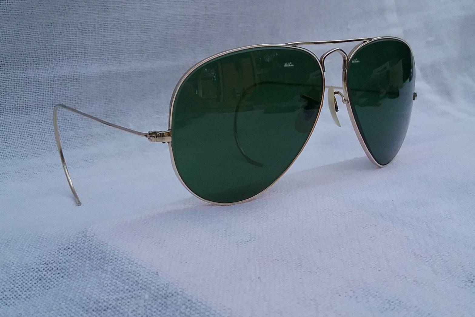 ที่สุดแห่งแว่นตา เรย์-แบน แสนสะท้าน ยูเอสเอ ตัวแท้! ทองหุ้ม (Gold Overlay) 10K สัดส่วนทองคำบริสุทธิ์ 41.66% ตัวลึก-ทศวรรษ 1950s โมเดลนักบิน-แม่ทัพแมคอาร์เธอร์ ก้านขาสปริงเกี่ยว โคตรเลนส์กระจกคริสตัล บอสช์ แอนด์ ลอมบ์ 'Green-Vintage' (เขียวสไปรท์) รุ่นหายาก ขนาดเลนส์มาตรฐาน 58mm Vintage RAY-BAN USA