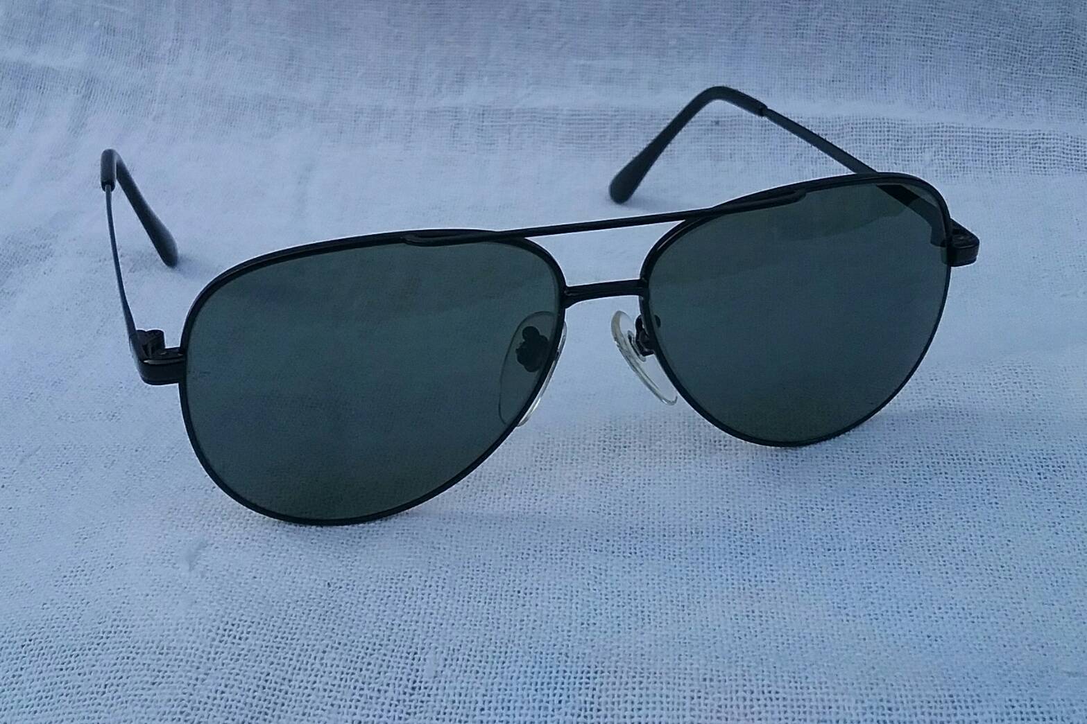 แว่นตามาดเข้ม 'สิงห์ดำ'  ทศวรรษ  2010's  ผลงานระดับยอดฝีมือของ 'ชาร์มังต์'  สภาพเทพ / เก่าเก็บ / ใหม่กริ๊บ !  ราคาโบนัสพิเศษ !  โมเดลคลาสสิค 'หยดน้ำตา - นักบิน - แมคอาร์เธอร์'  เลนส์กระจกคริสตัล 'สีเทาฟ้า - สว่าง'  Authentic CHARMANT handmade in the 2010's in Japan