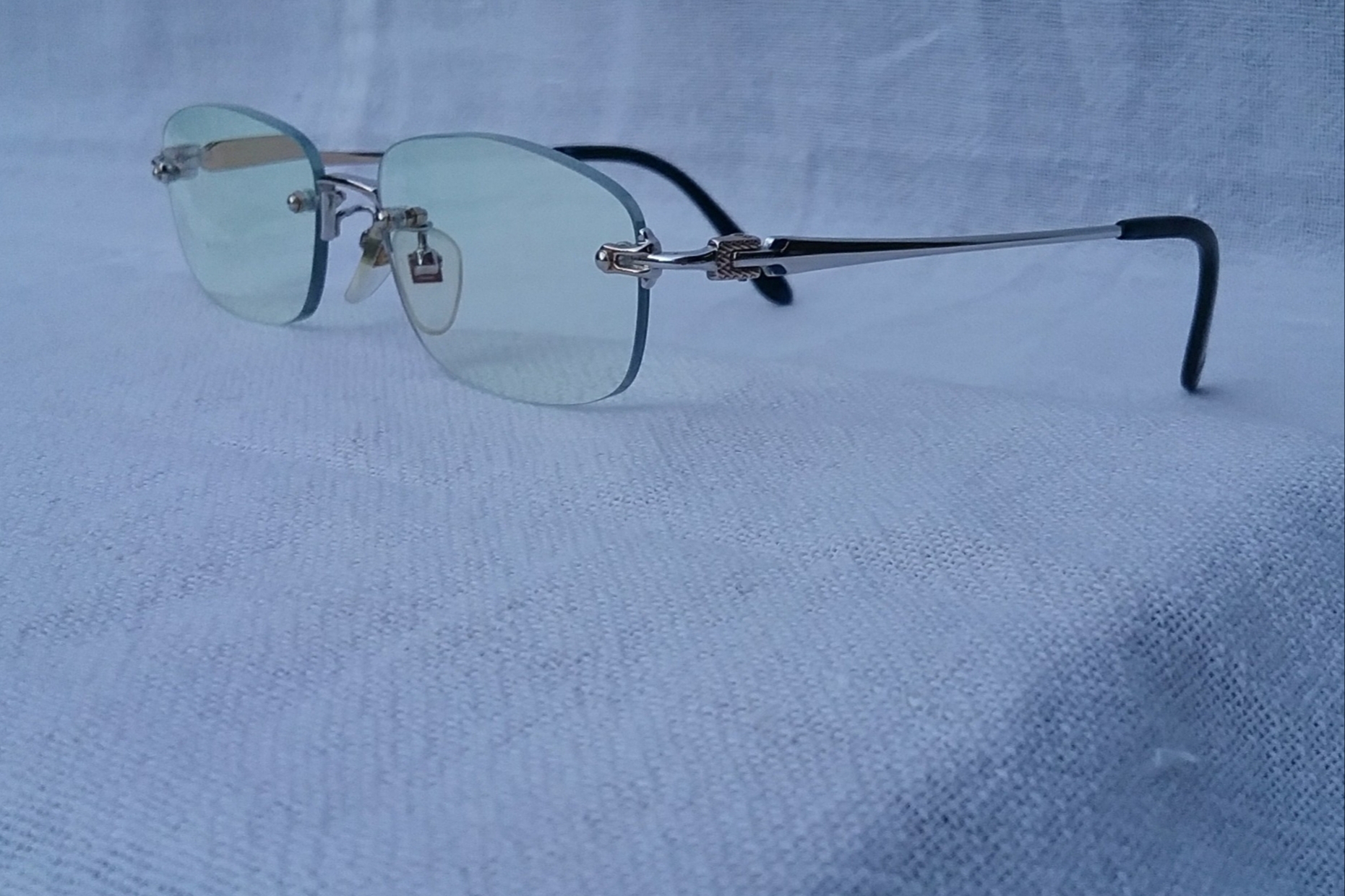 แว่นสายตา 2 กษัตริย์ ทองคำ-ทองขาวโกลด์ฟิลด์ 12K สัดส่วนทองคำบริสุทธิ์ 50เปอร์เซนต์ คอมเตซ ผลงานช่างหัตถศิลป์ซาบาเอะ ราชธานีแว่นตาของญี่ปุ่น เก่าเก็บทศวรรษ1980 เลนส์บลู โพรเทค มัลติโค้ท ค่าสายตาบวก 200 ป้องกันแสงสีฟ้าที่เป็นอันตรายจากคอมพิวเตอร์ได้อย่างสมบูรณ์แบบ Vintage COMTESSE handcrafted in Japan