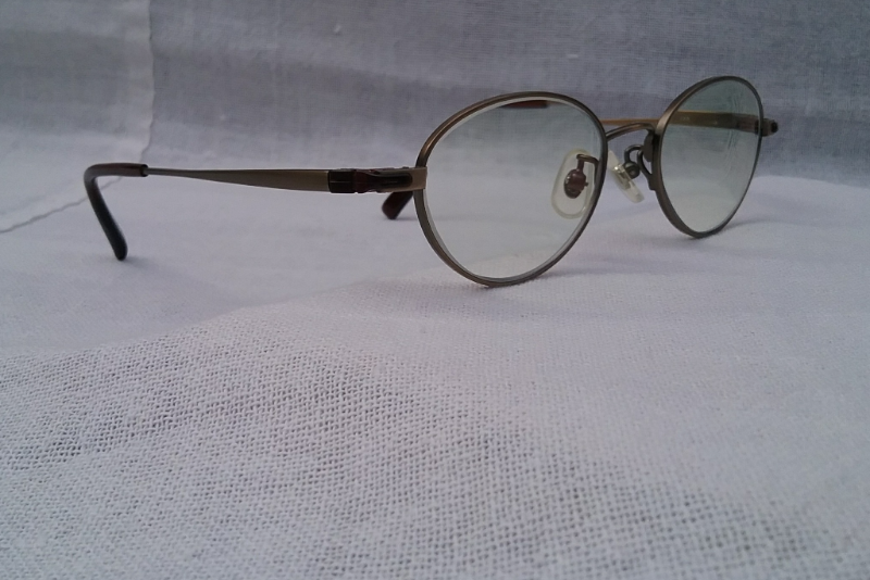 ฉลองพระเนตรแห่งองค์จักรพรรดิ ผู้ให้กำเนิดแว่นตาสายพันธุ์ซาบาเอะ กูกิ-โกกิ มาซูนากะ ทศวรรษ 2010 ไททาเนียมบริสุทธิ์-สีทองด้าน โมเดลโบราณยุคซีวิลวอร์-วงรีเล็ก โบนัสพิเศษ เลนส์บลู โพรเทค มัลติโค้ท ใสปิ๊ง ค่าสายตาบวก 200 ป้องกันแสงสีฟ้าที่เป็นอันตรายได้อย่างสมบูรณ์แบบ Authentic KOOKI handcrafted in Japan