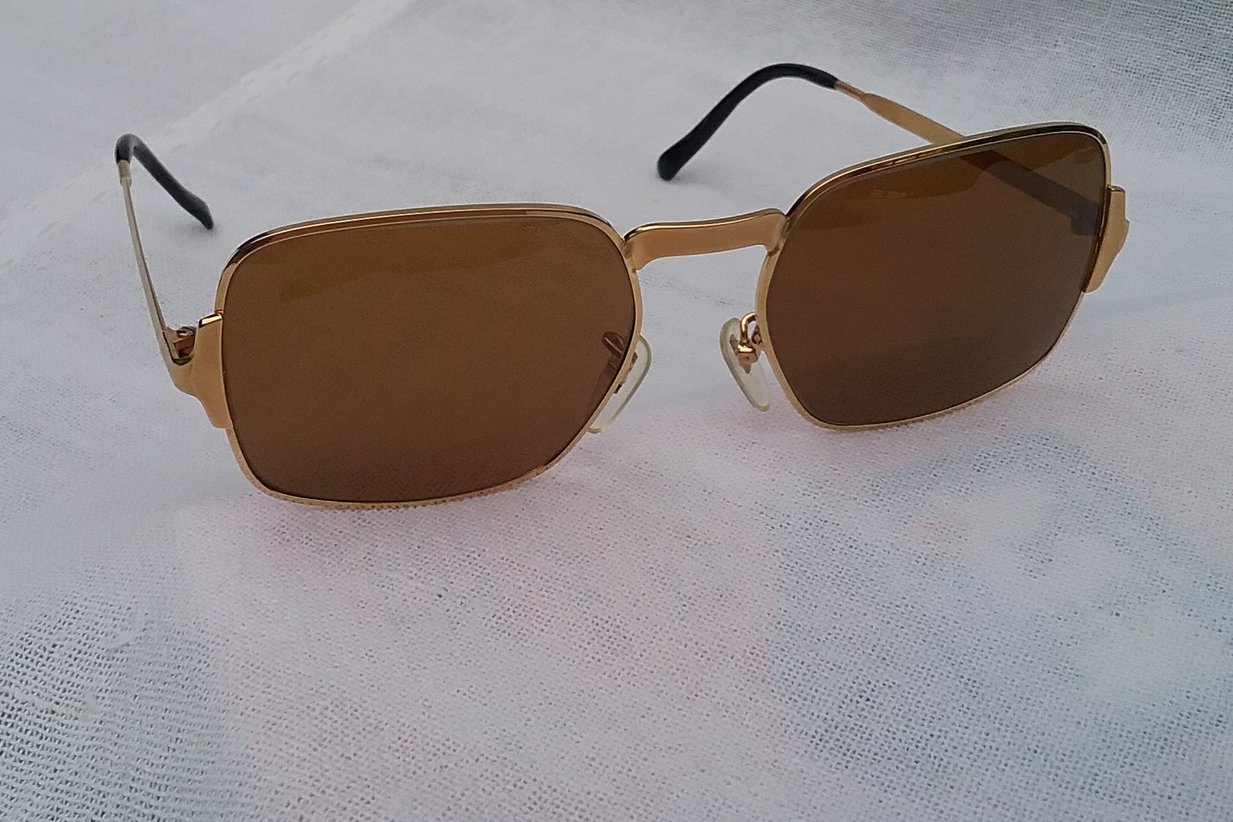 แว่นตาออสเตรียแฮนด์เมด ช่างฝีมือดีที่สุดของโลก เวียนนาไลน์ ราคาพิเศษ กรอบทอง KGP สีน้ำผึ้ง-Honey Gold Frame หายาก เก่าเก็บทศวรรษ 1970 เลนส์กระจกคริสตัล สีน้ำตาลคาราเมล ขนาดมาตรฐาน 143mm Vintage VIENNALINE Handmade in the 1970s in Vienna, Austria