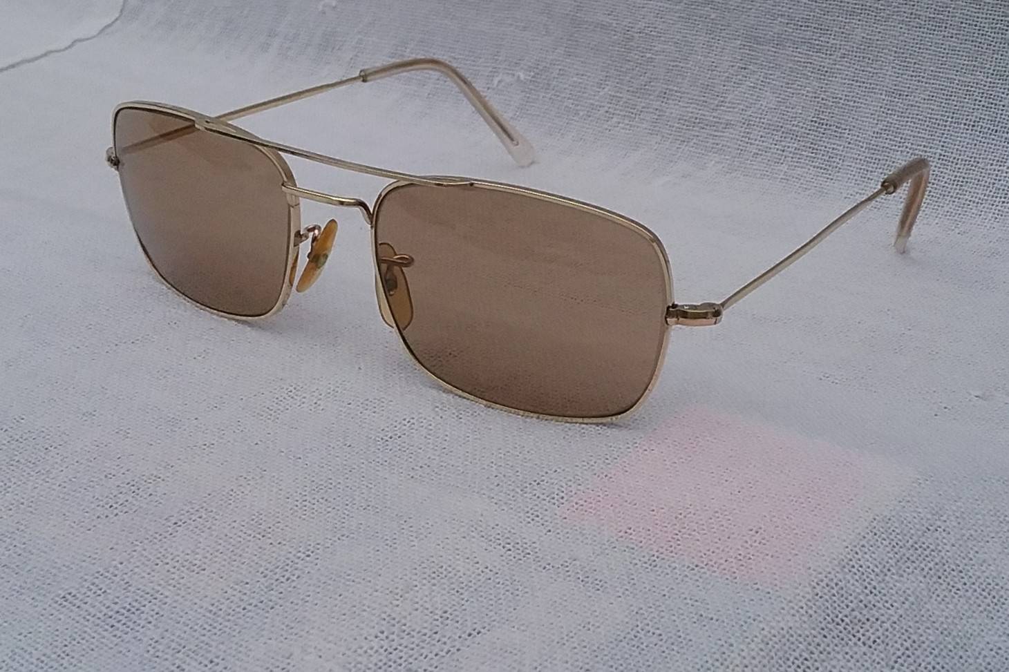 แมกซ์ ไวส์แมน บิดาของ อัลก้าผู้ยิ่งใหญ่ แว่นตาโกลด์ฟิลด์อันดับ 1 ของแผ่นดิน ยกกำลัง 2 ทองโกลด์ฟิลด์ 12K สัดส่วนทองคำบริสุทธิ์ 50%+โคตรเลนส์กระจกพระเจ้า คาร์ล ไซส์ เยนา ได้รับยกย่องว่าดีที่สุดของชนชาติเยอรมัน ความสมบูรณ์แบบของ 2 ตำนานคลาสสิคแห่งศตวรรษที่ 20 Antique MAX WISEMAN Handcrafted in England แมกซ์ ไวส์แมน บิดาของ อัลก้าผู้ยิ่งใหญ่ แว่นตาโกลด์ฟิลด์อันดับ 1 ของแผ่นดิน ยกกำลัง 2 ทองโกลด์ฟิลด์ 12K สัดส่วนทองคำบริสุทธิ์ 50%+โคตรเลนส์กระจกพระเจ้า คาร์ล ไซส์ เยนา ได้รับยกย่องว่าดีที่สุดของชนชาติเยอรมัน ความสมบูรณ์แบบของ 2 ตำนานคลาสสิคแห่งศตวรรษที่ 20 Antique MAX WISEMAN Handcrafted in England