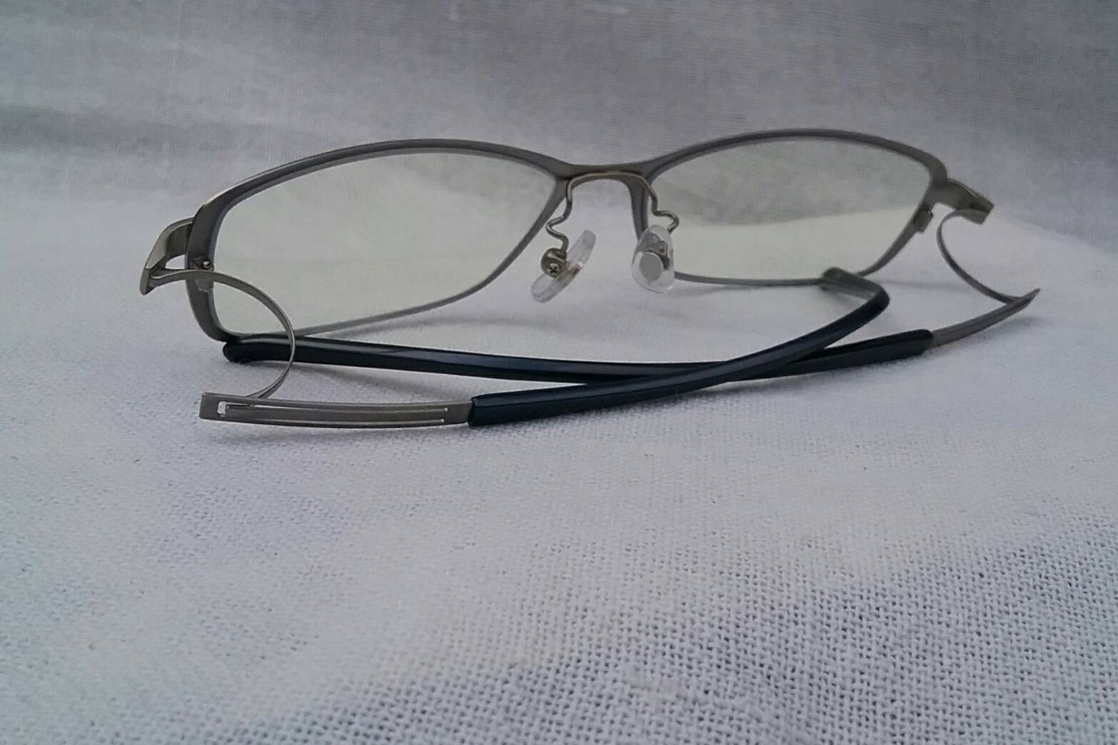 แว่นสายตาระดับ ไฮ - เอนด์ สายพันธุ์อเมริกัน - เจแปนิส ทศวรรษ 2010's ผลงานช่างฝีมือเมืองซาบาเอะ ราชธานีแห่งแว่นตาของญี่ปุ่น กรอบ 'เบต้า ไททาเนียมบริสุทธิ์' + โบนัสพิเศษ : เลนส์ บลู โพรเทค มัลติโค้ท ใสปิ๊ง ค่าสายตา +175  Authentic ZEROGRA handcrafted in Sabae, Fukui, Japan