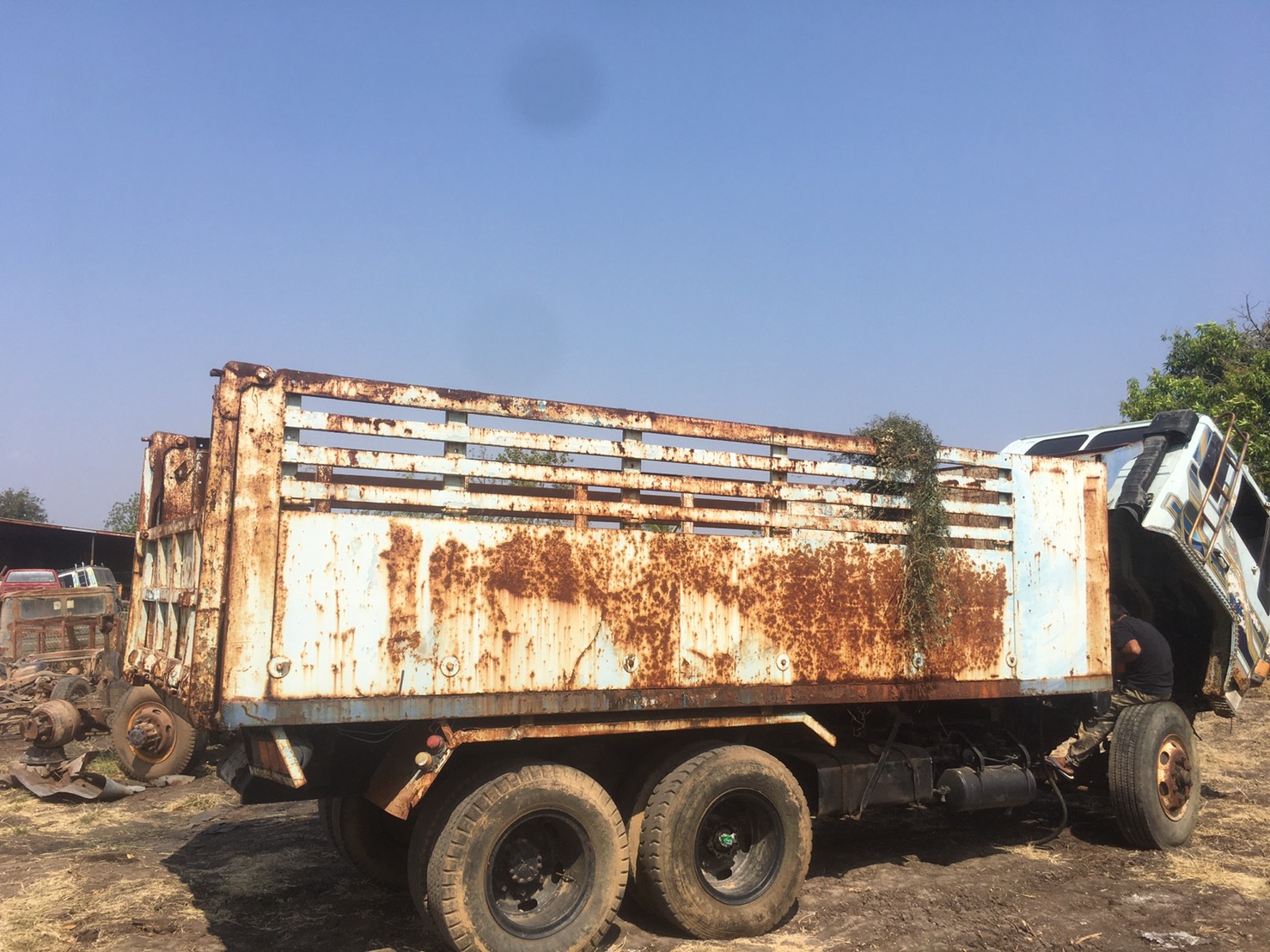 ขายกระบะ 10ล้อ พร้อมชุดอุปกรณ์ ดั้ม 65000บาท 0816278866