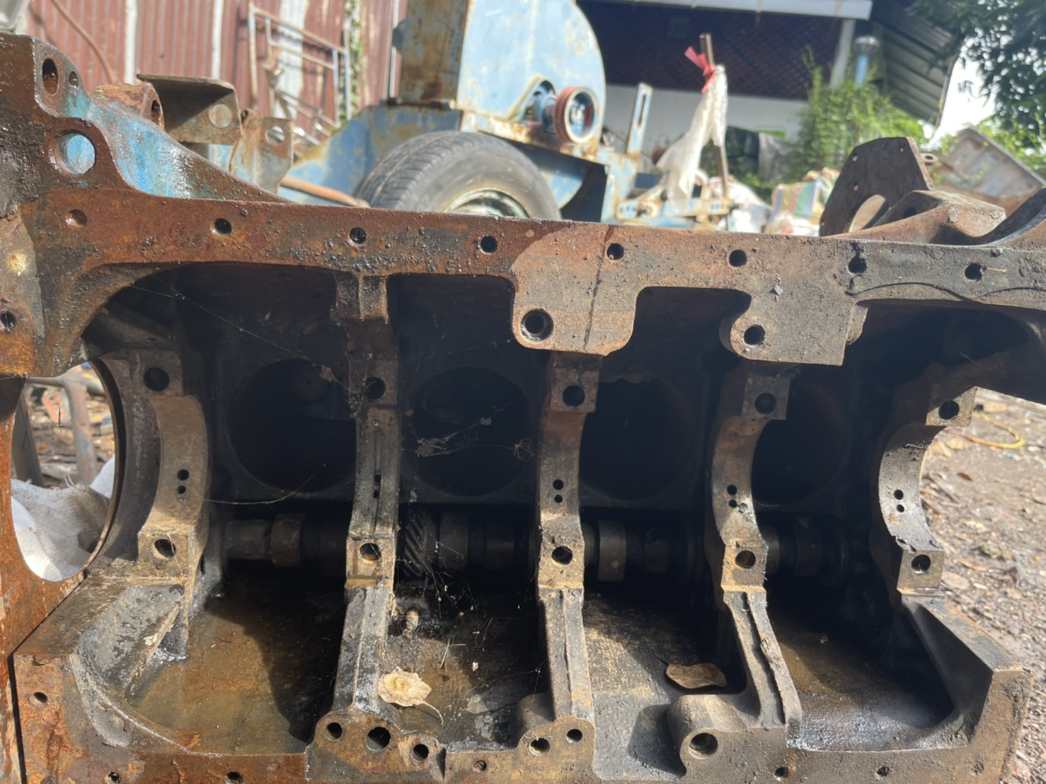 เสื้อรถไถ่ FORD ฝาสูบ ก้นอ่าง T1 28000บาท 0816278866