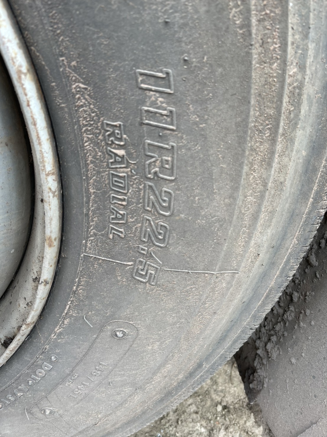 ยางเรเดียน บริดโน 11R22.5 พร้อมกระทะ เส้น 4000 บาท 0816278866