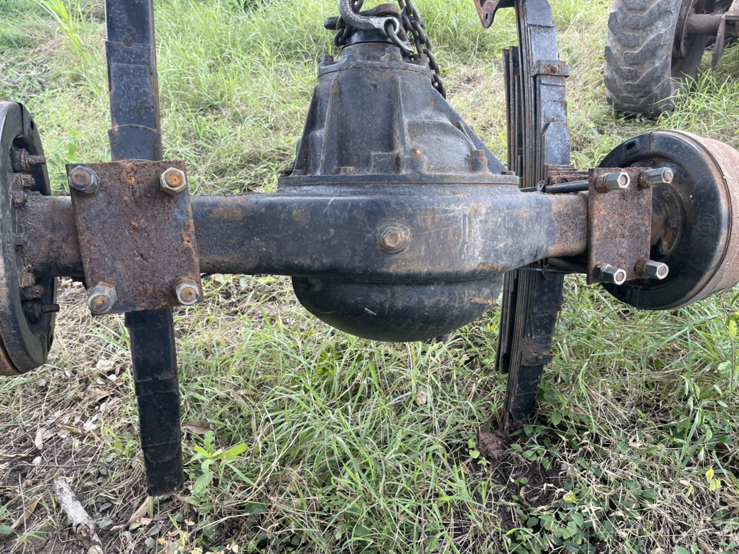 เพลา ISUZU 8 น็อต เป็นลูกหลัง 10ล้อ ร็อกใหญ่ ใส่หกล้อ 28000 บาท พร้อมแหนบ0816278866