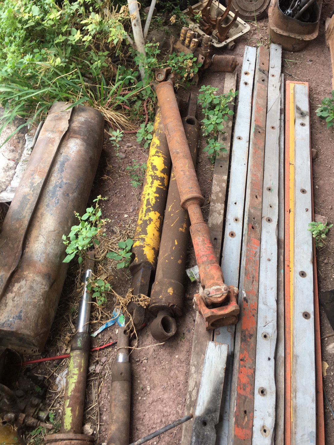 กระบอกไฮรโดรลิค คู่ ละ7500บาท พร้อมใช้งาน