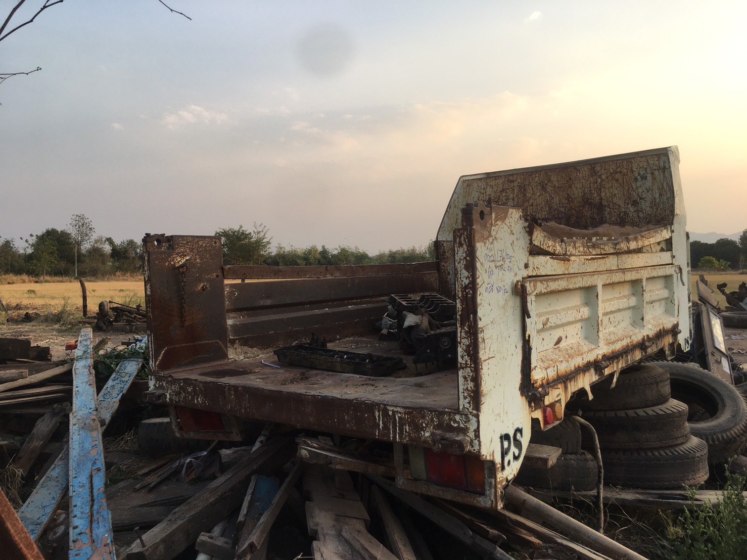 ขายกระบะพร้อมชุดดั้ม ISUZU 38000 บาท ยาว3.00เมตร กว้าง 1.76เมตร ขายกระบะพร้อมชุดดั้ม ISUZU 38000 บาท ยาว3.00เมตร กว้าง 1.76เมตร