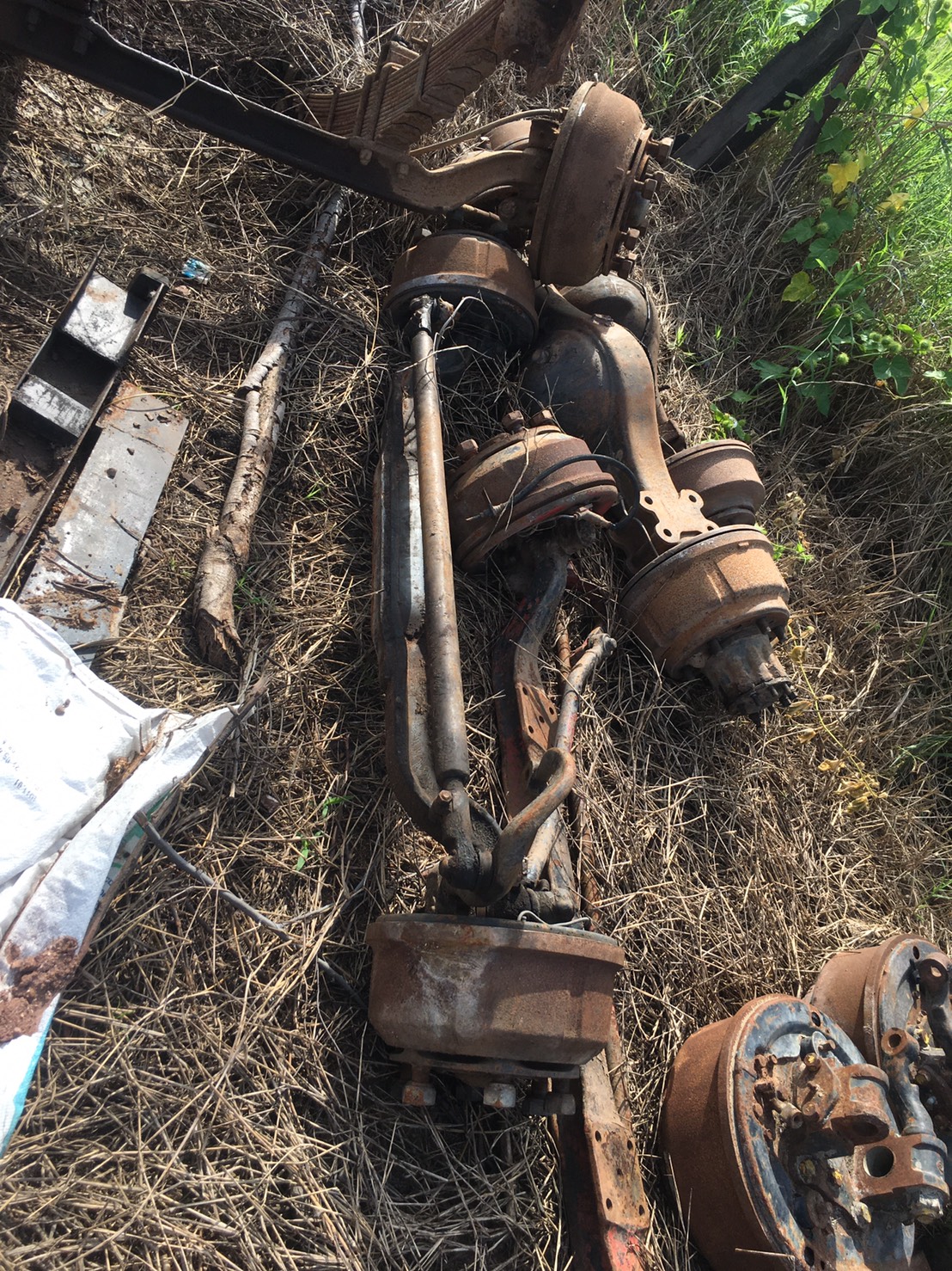 คานหน้า 6น๊อต หกล้อ hino fc 7500บาท 0816278866